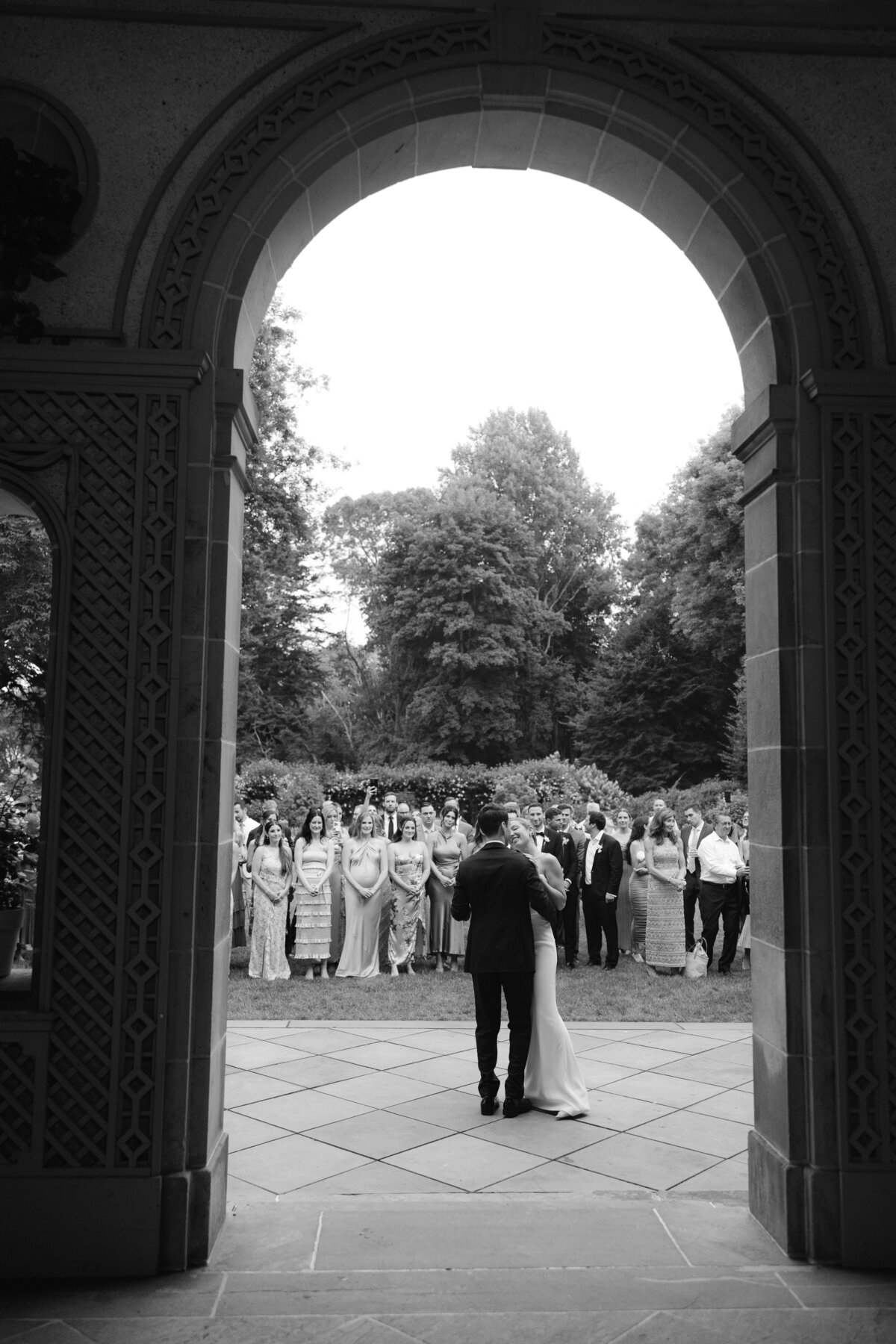 first-dance-at-glen-manor-house-ri