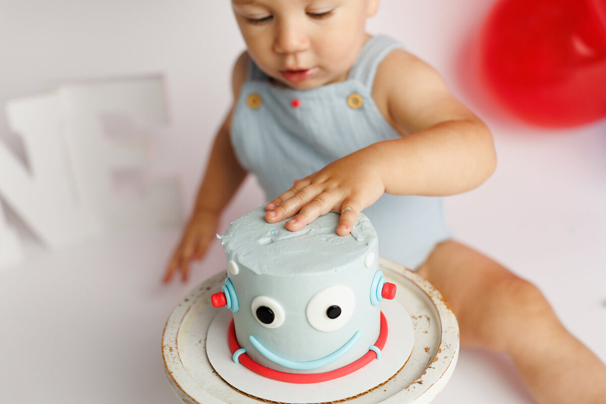 babydigshandintocake