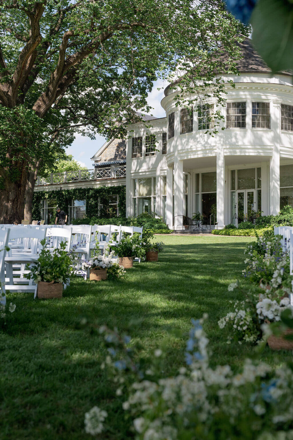 anna-jack-springvale-floral-chevy-chase-club-outdoor-wedding-ceremony