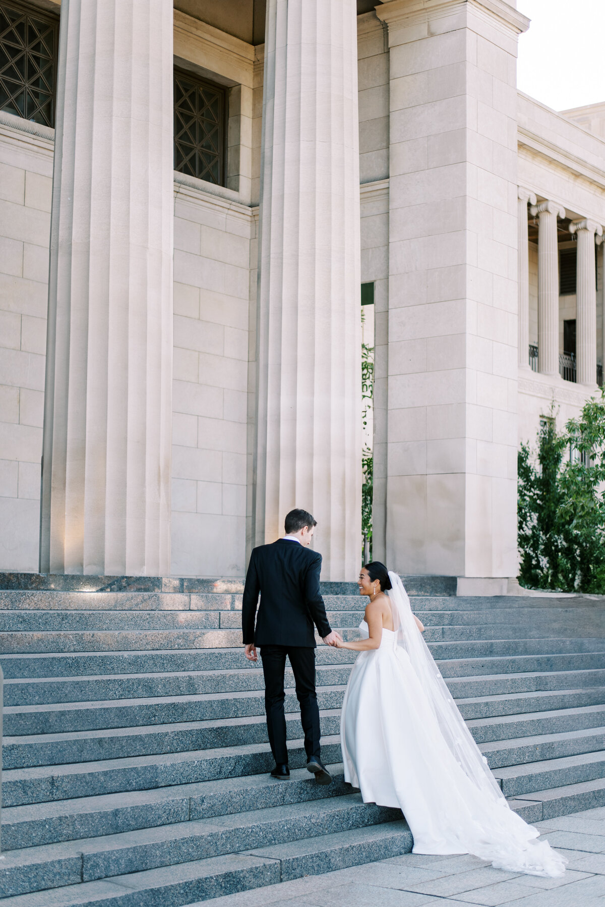 cassie-nichole-photography-cincinnati-ohio-wedding-photography-the-view-at-mt-adams-hannah-jeff-wedding-day-bride-and-groom-78