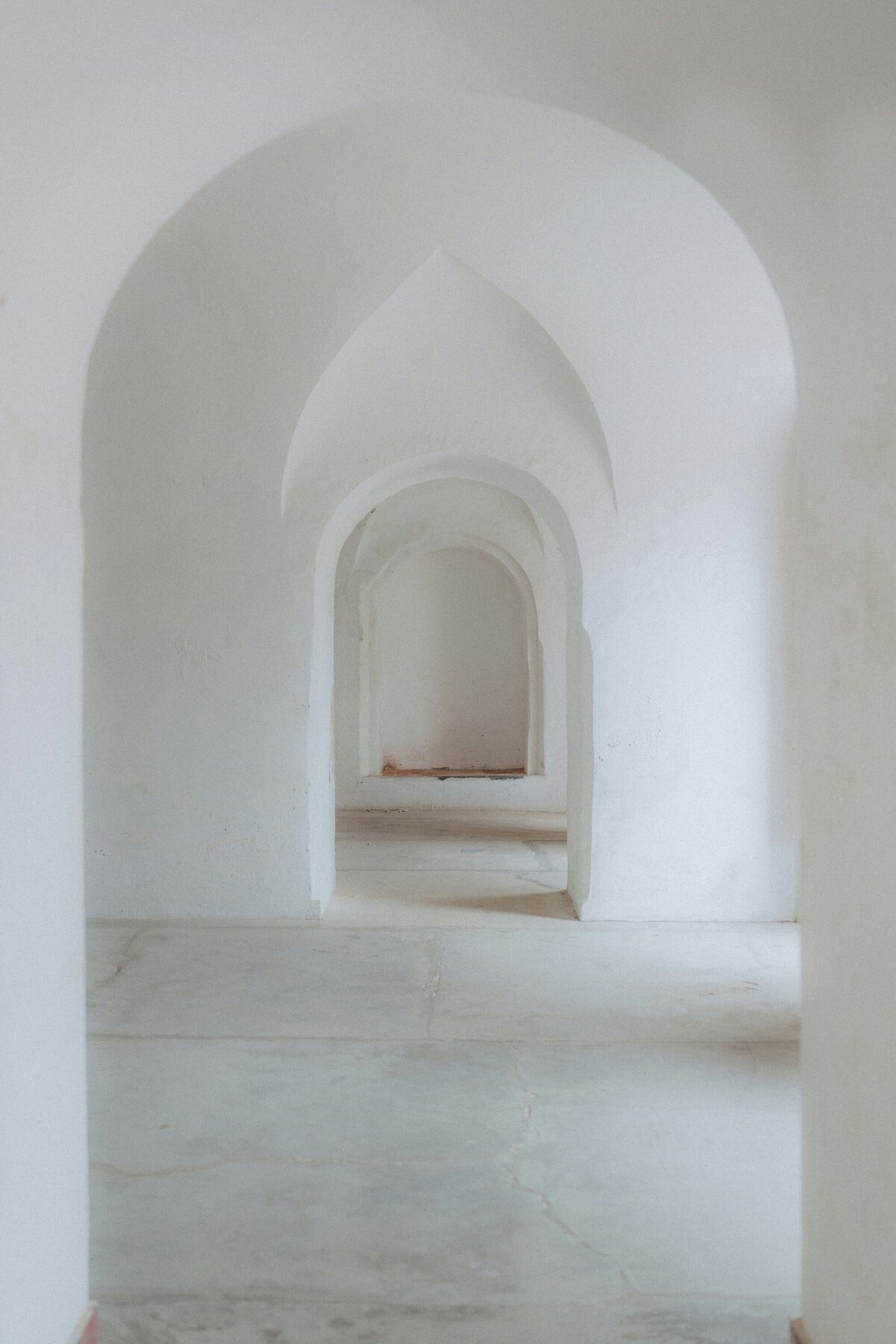 charles-robert-D1N2jn7RMnw-unsplash