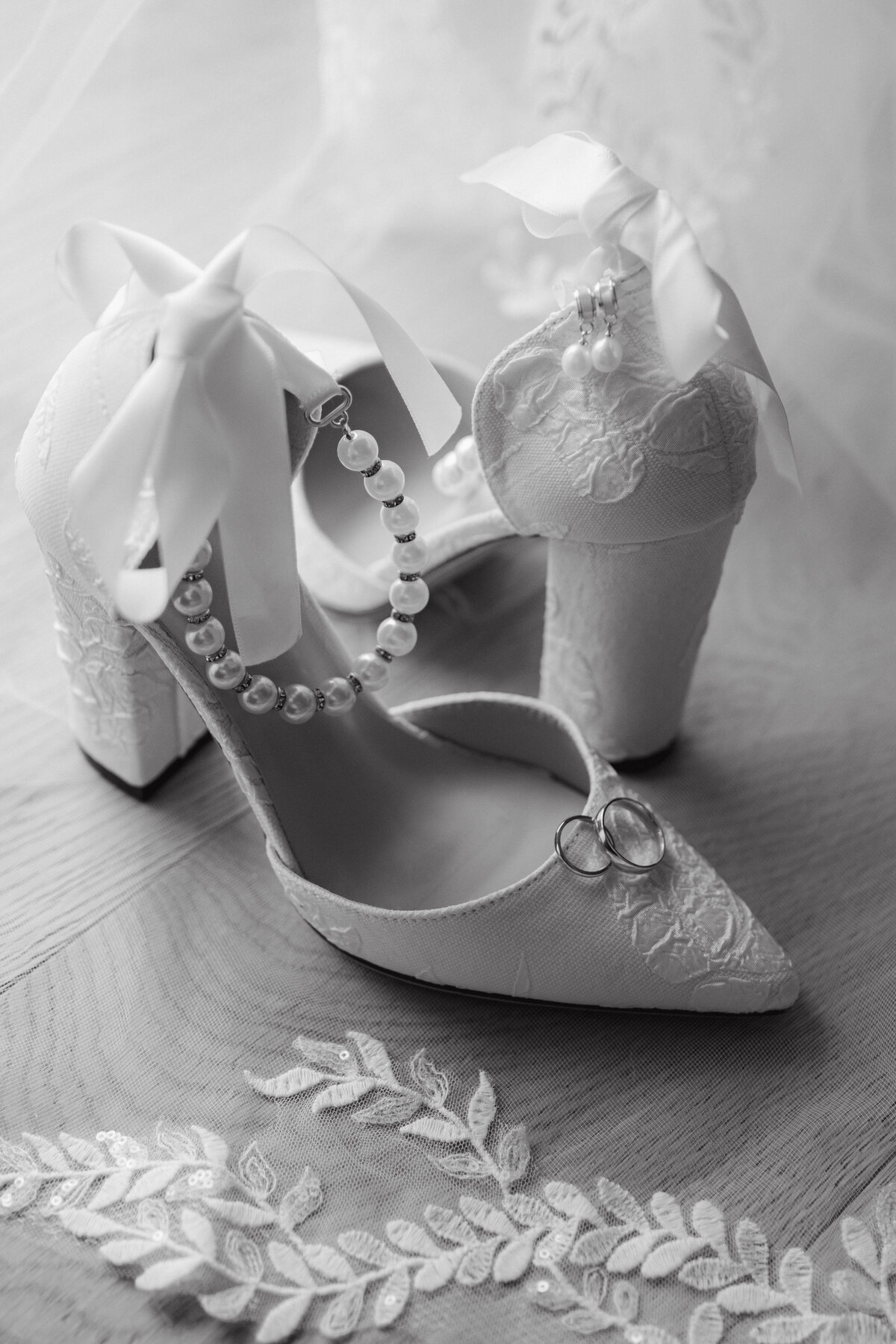 nick-and-dani_milton-end-farm-wedding_elee-smith-photo-06