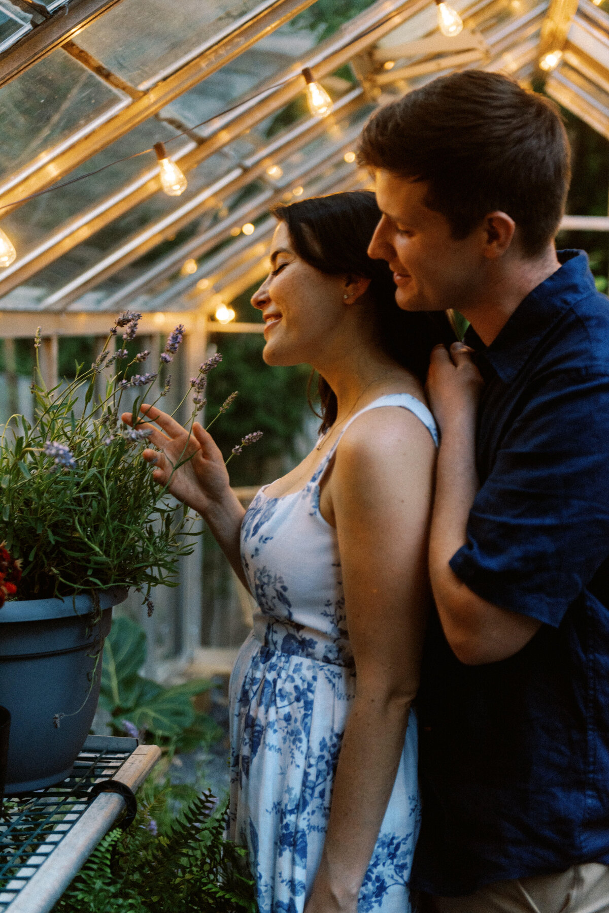 GreenhouseGardenEngagement_InHomeSession_TaylorNicollePhoto-28