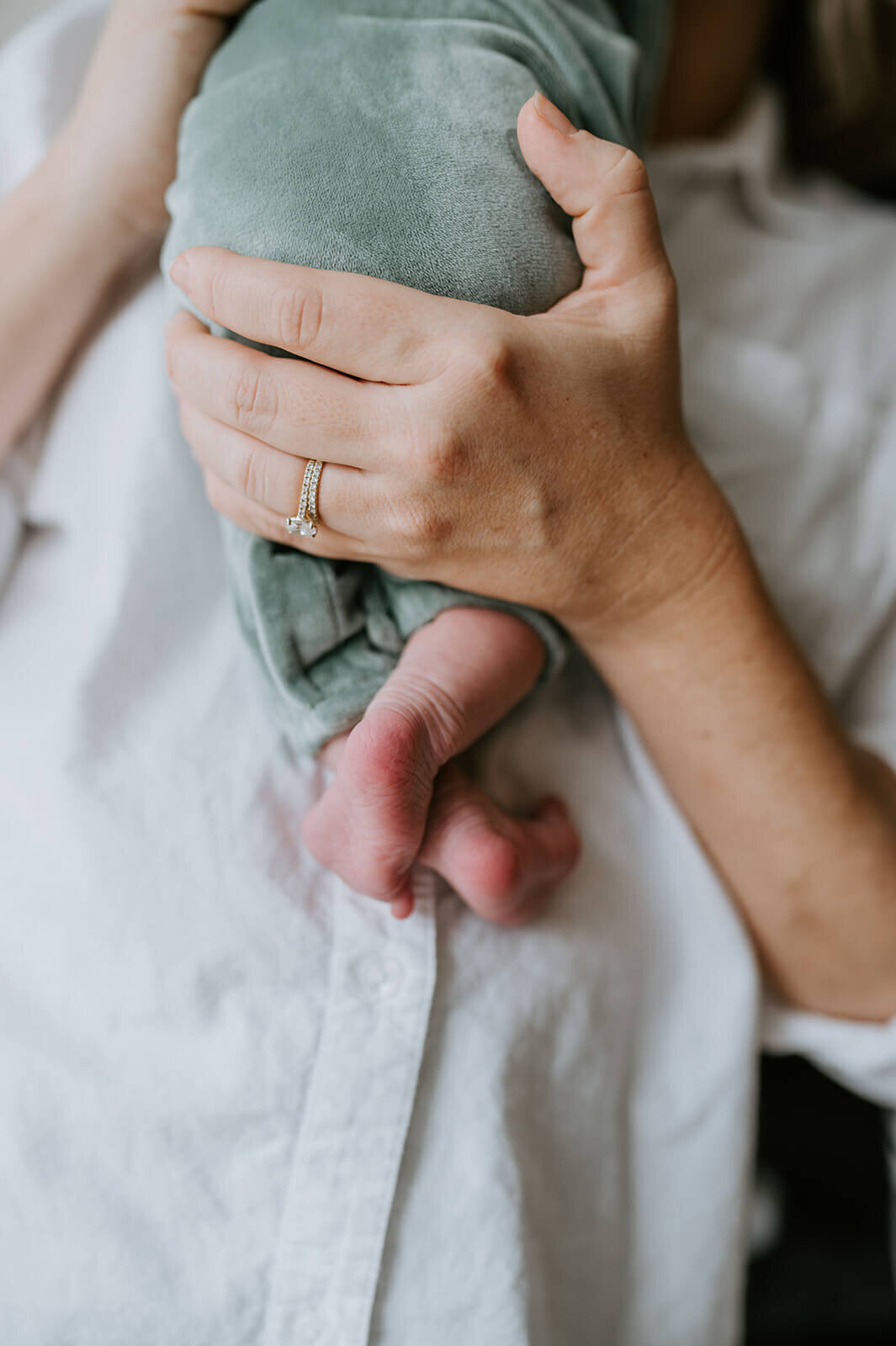 Mother-holding-newborn