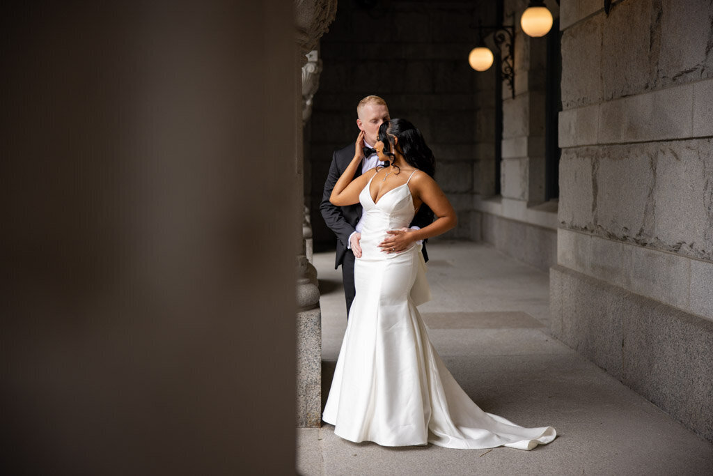 46-Milwaukee-Art-Mueseum-Wedding-Lauren-Ashley-Studios