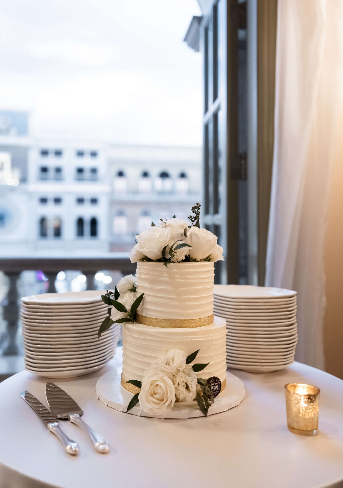 82_riskyexposure_maddie-noah_las-vegas-elopement-photography