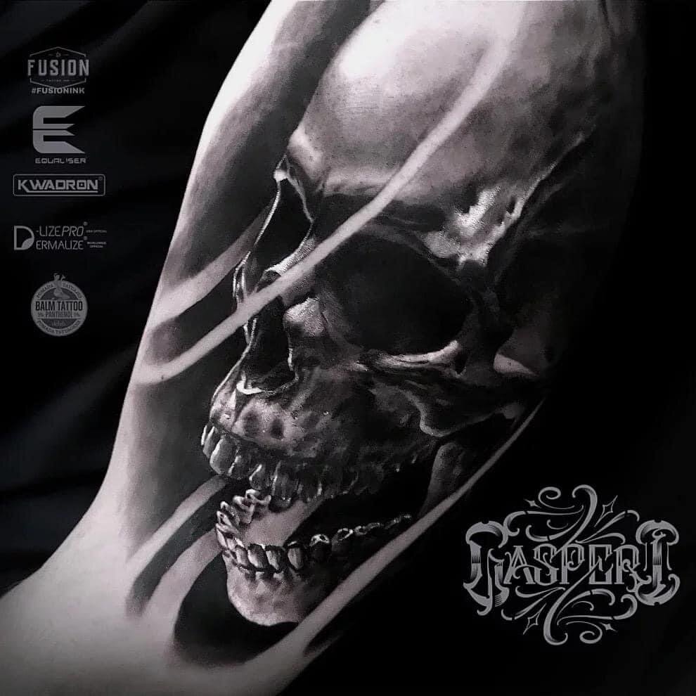 roberto-guest-artist-bloodyink-tattoo-studio-hinwil-2023 (6)