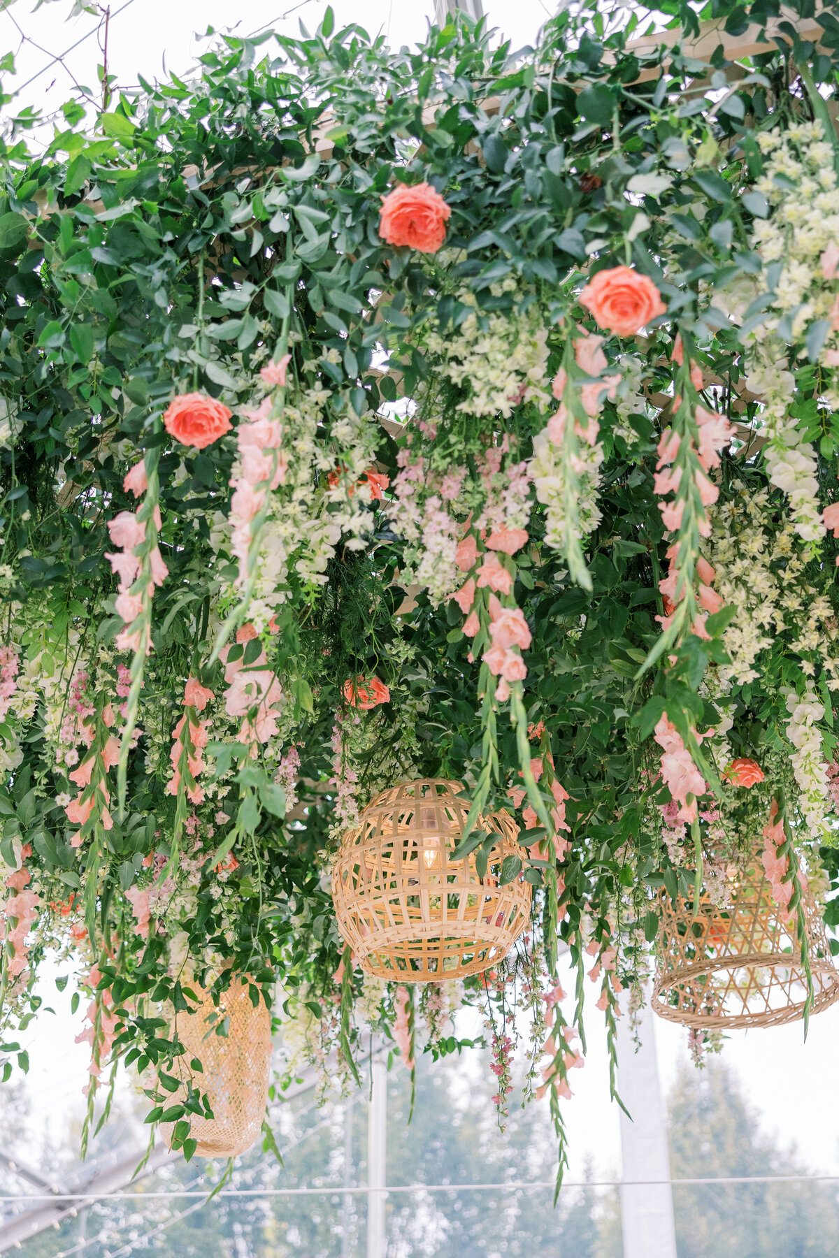 winvian-wedding-floral-ceiling-rattan