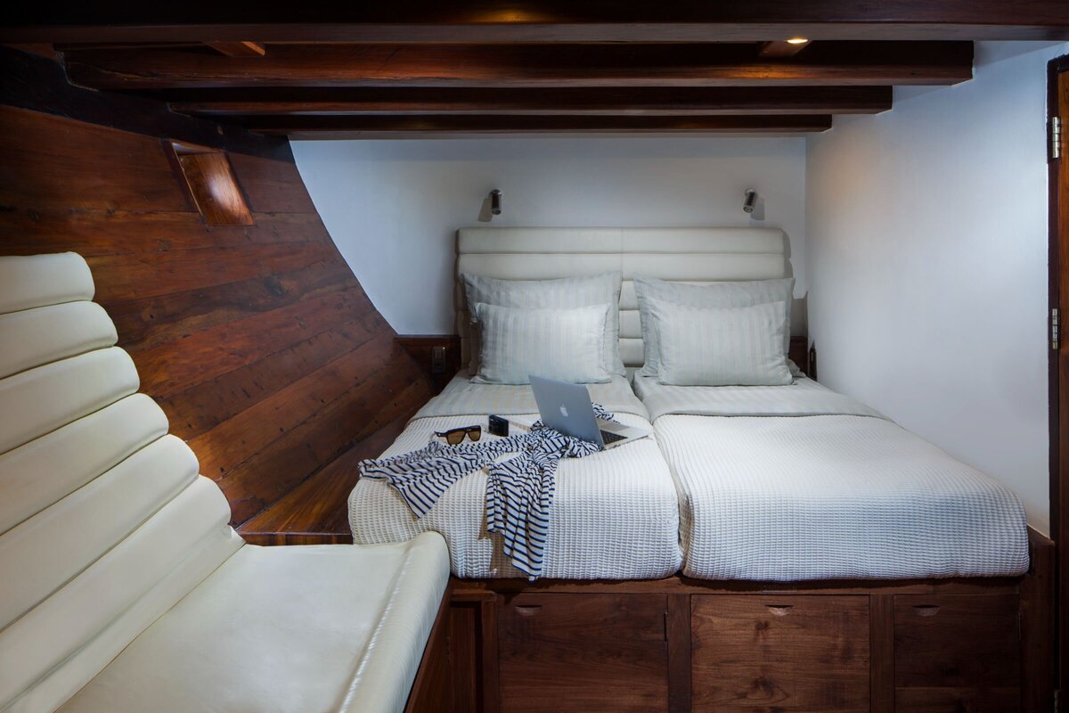 Samata Luxury Yacht Charter Komodo Suites VIP cabin 