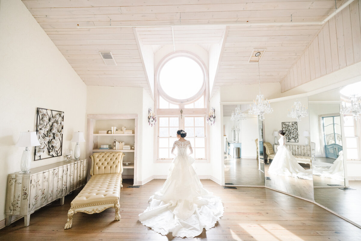 77 Bavaria-Downs-Bridal-Suite-Wedding-Dress-Bride-Minnesota-Wedding-Venue-Shane-Long-Photography