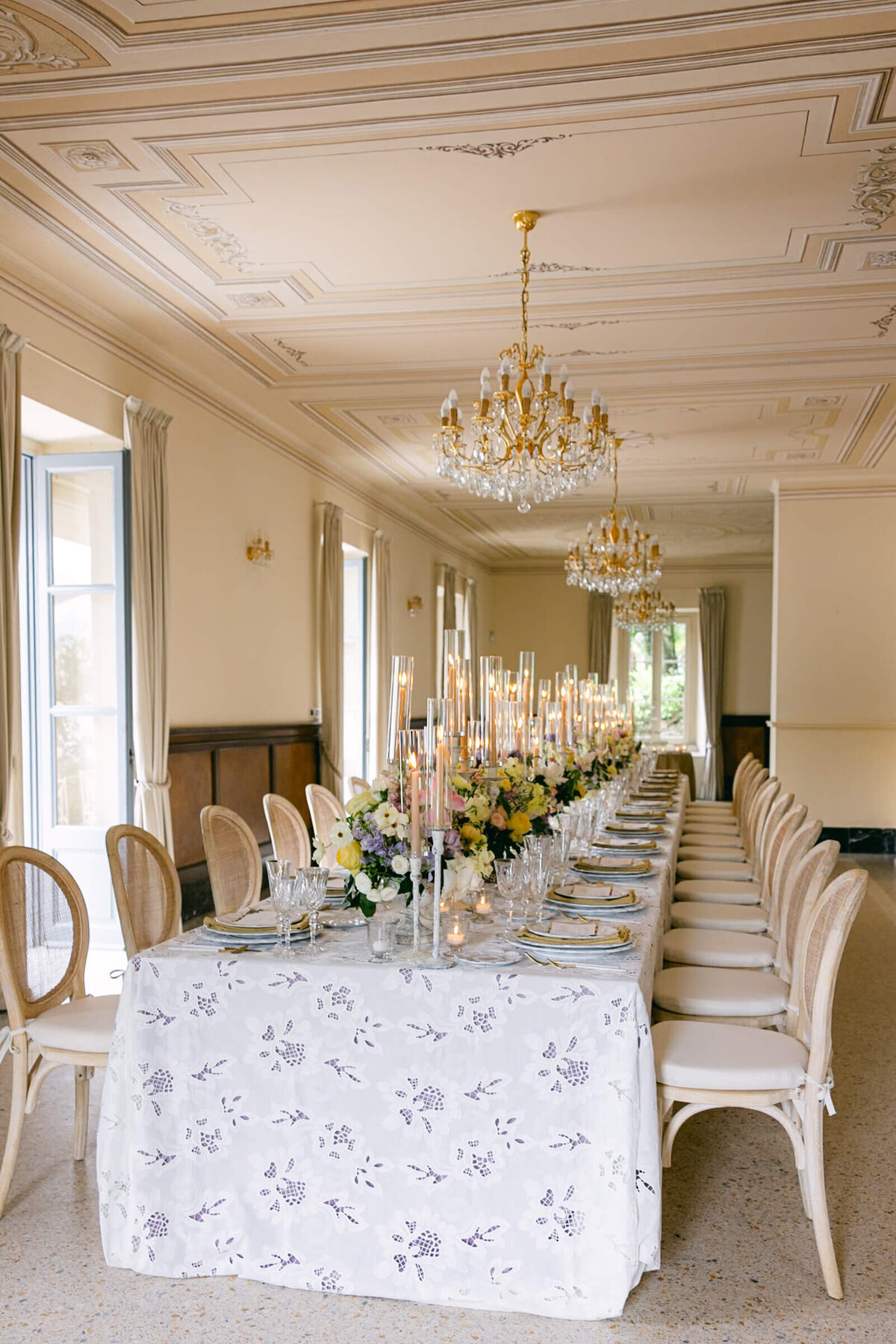 A wedding day photo of the reception cable covered in linens and candles at the wedding venue Villa Aura del Lago on Lake Como in Italy