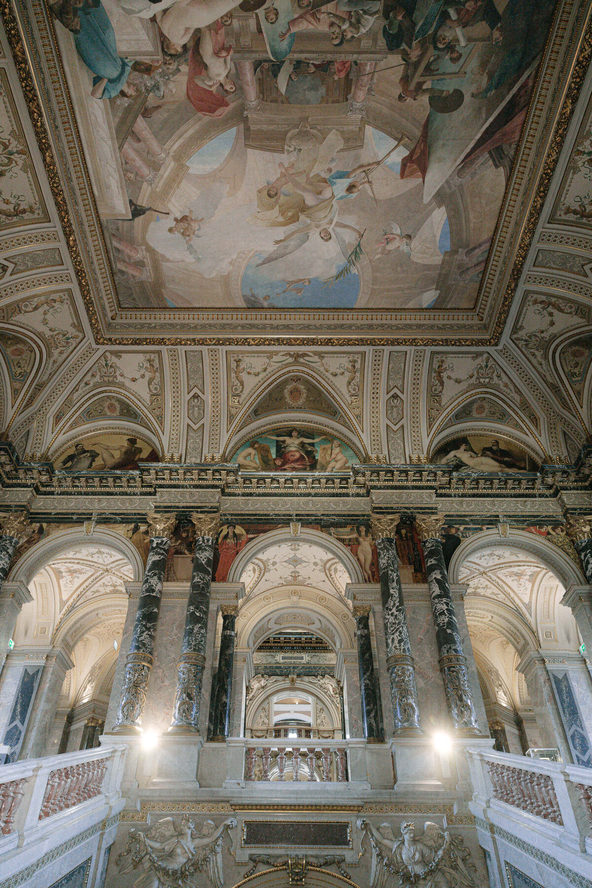 Engagement in Fine Art Museum in Vienna