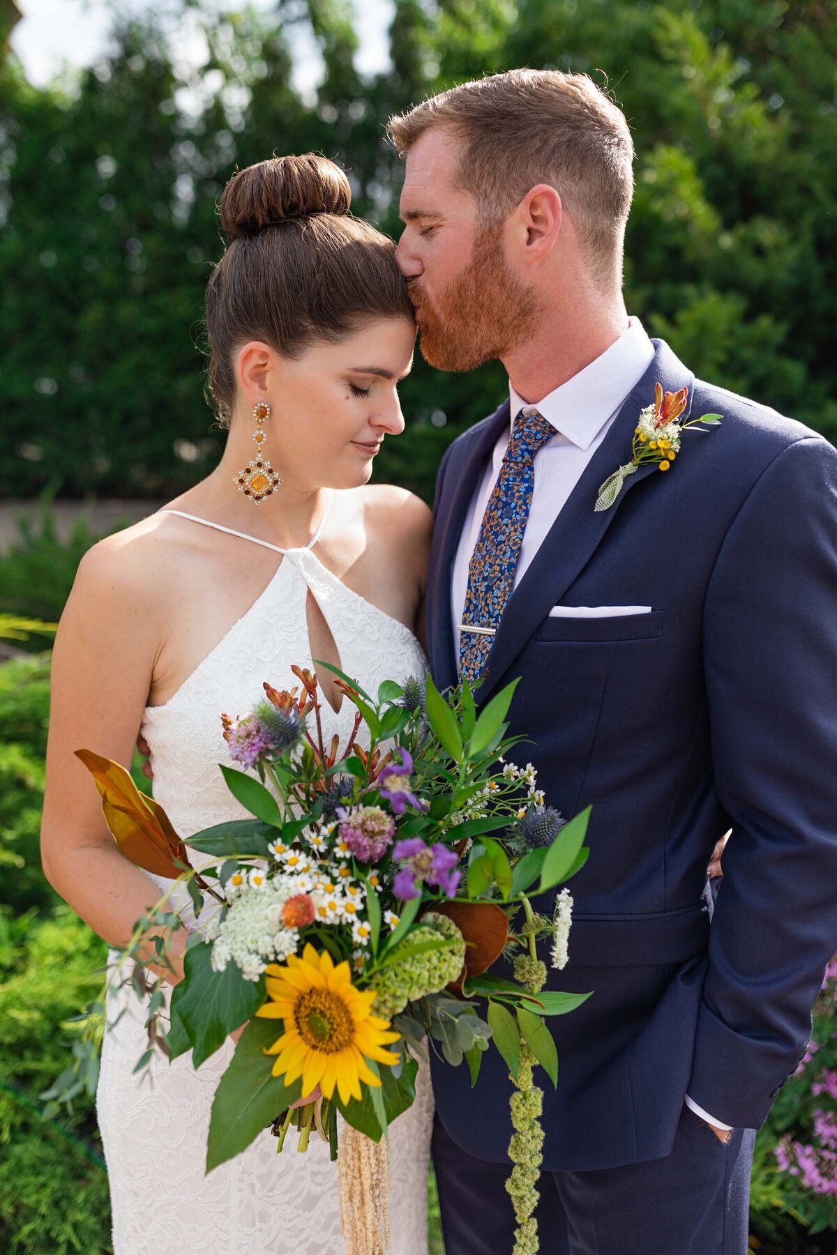 newlyweds-brigh-and-coloful-wedding-images-4