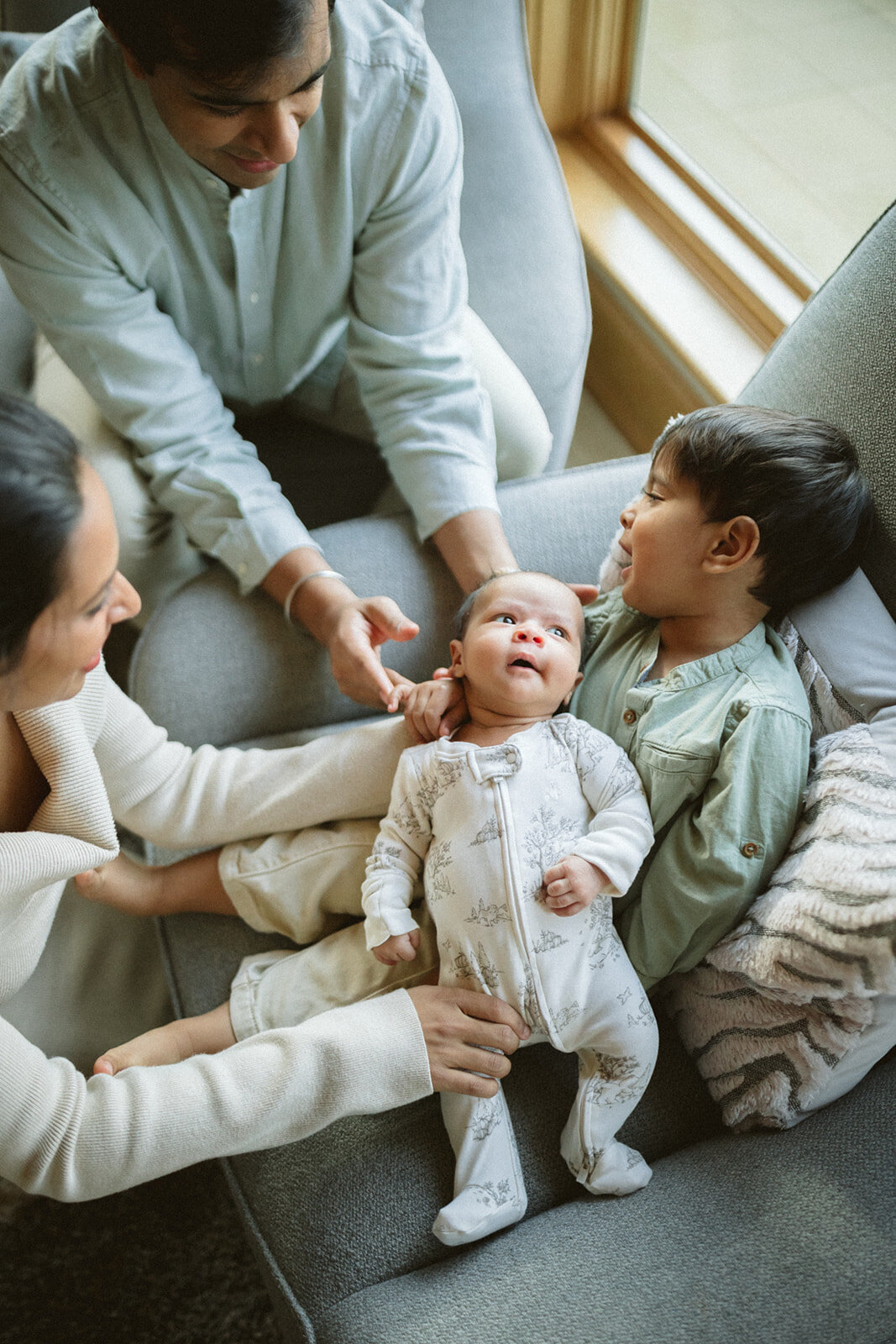 Lauren-Mitchell-Seattle-Washington-In-Home-Newborn-Photographer10