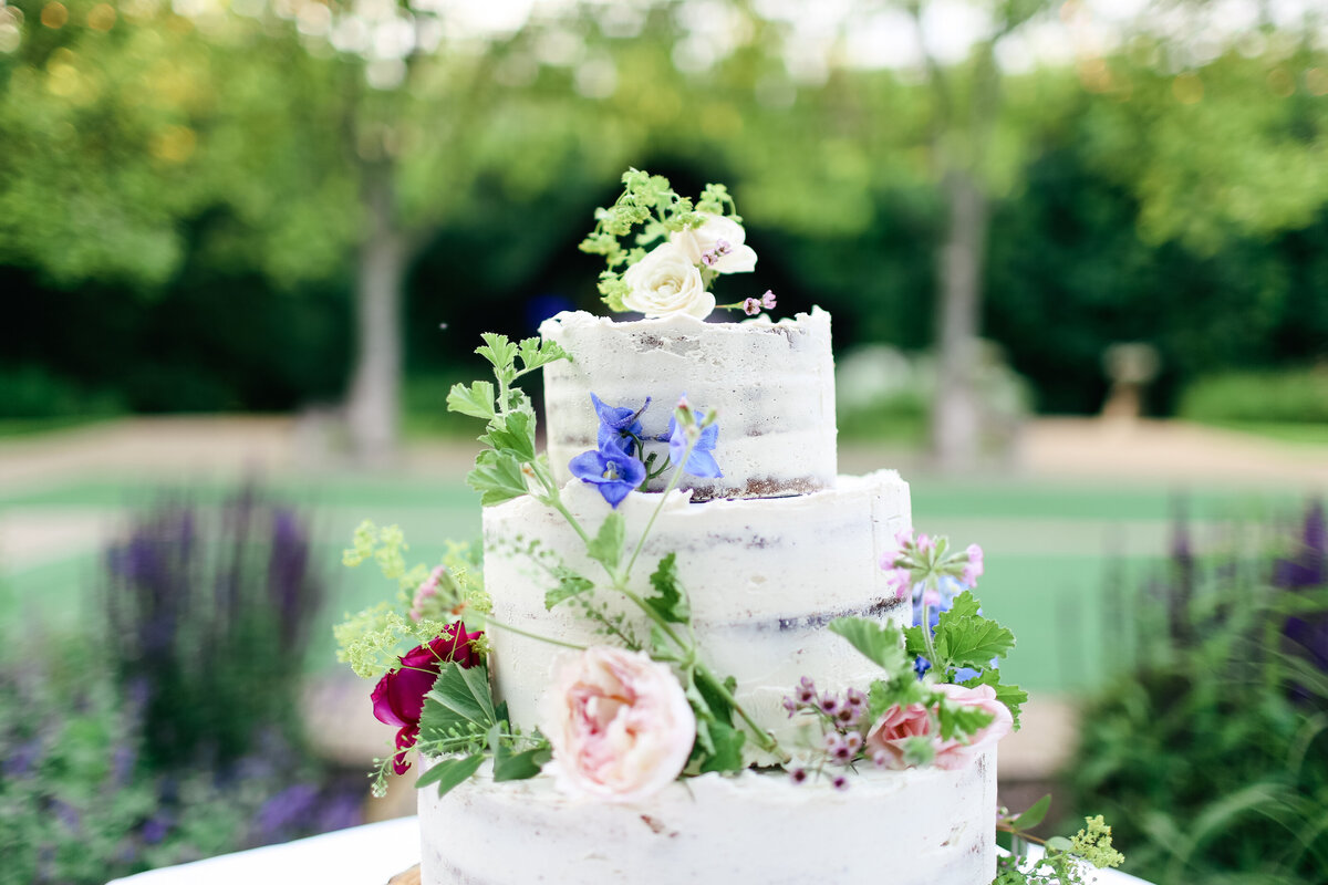 luxury-wedding-bury-court-barn-surrey-leslie-choucard-photography-101