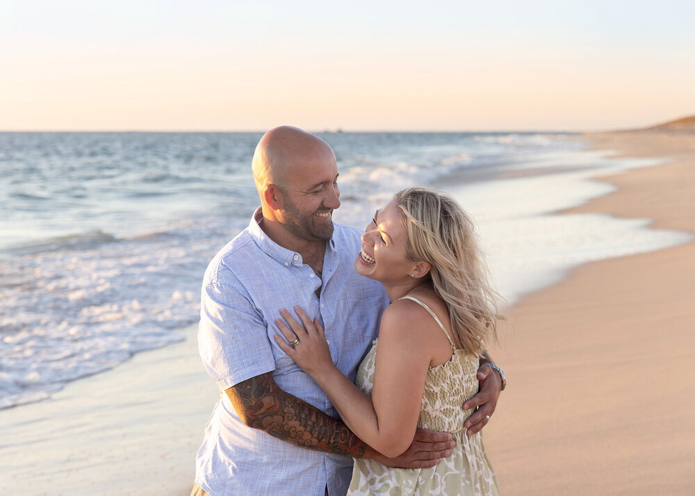 FAMILY_COUPLELAUGINGSUNSETBEACH