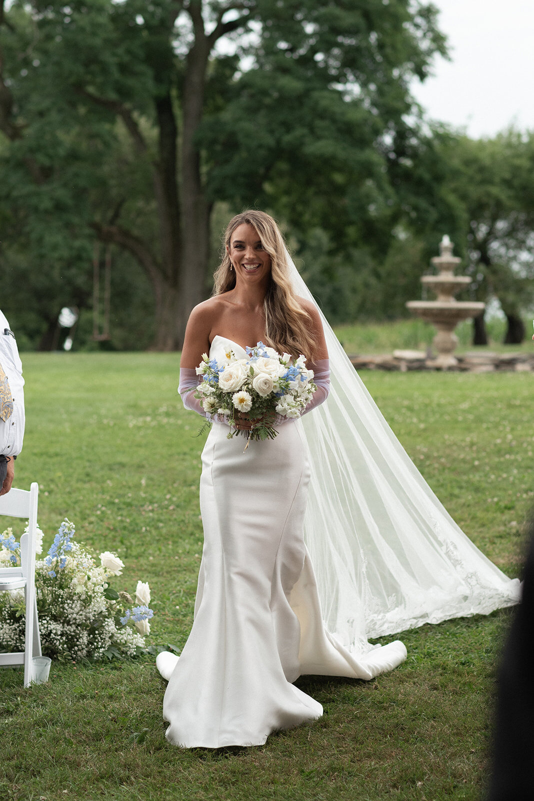 outdoor-wedding-ceremony-bridal-entrance