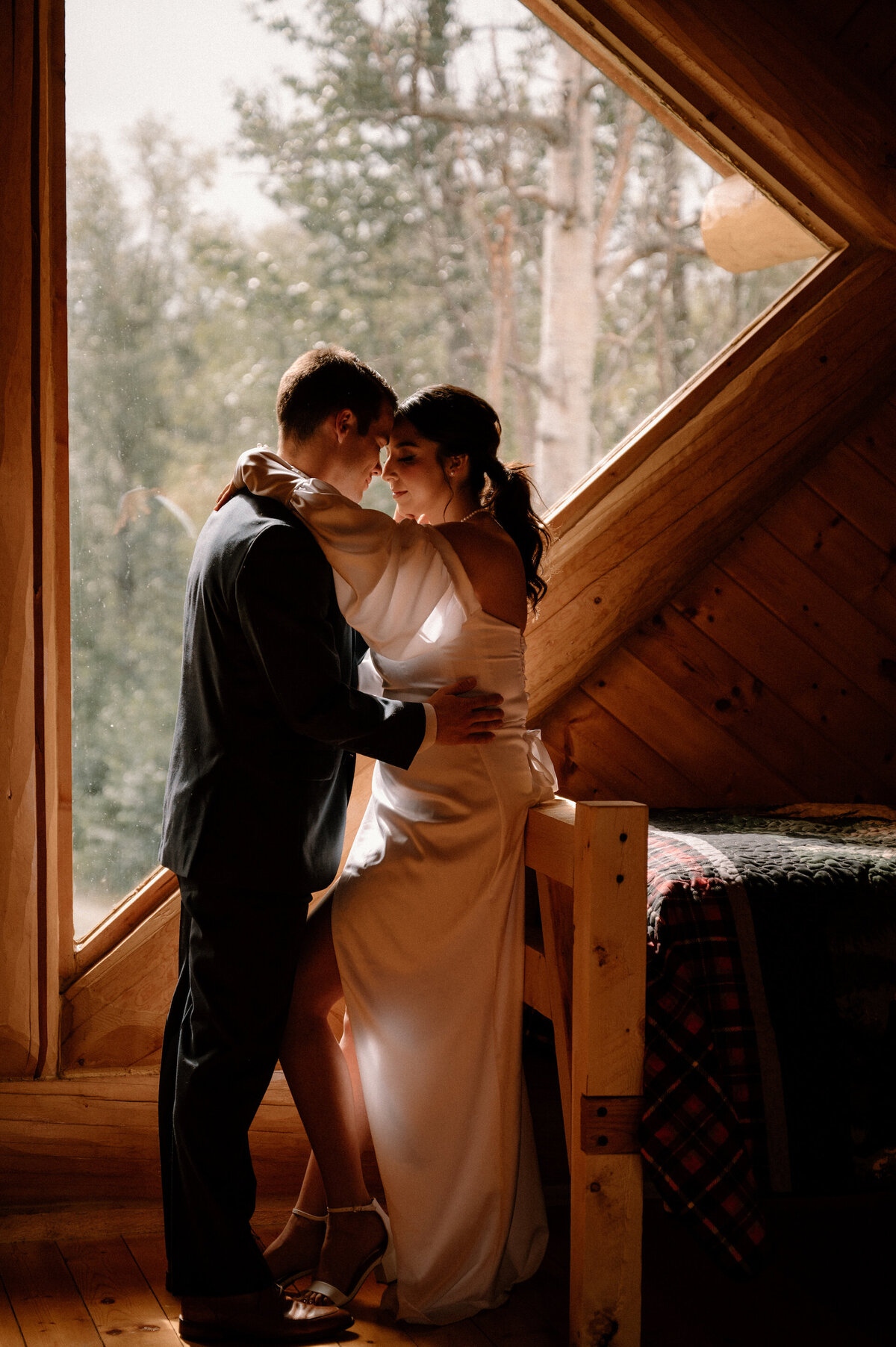 cozy-cabin-and-mountain-elopement-julianna-mb-photography-8