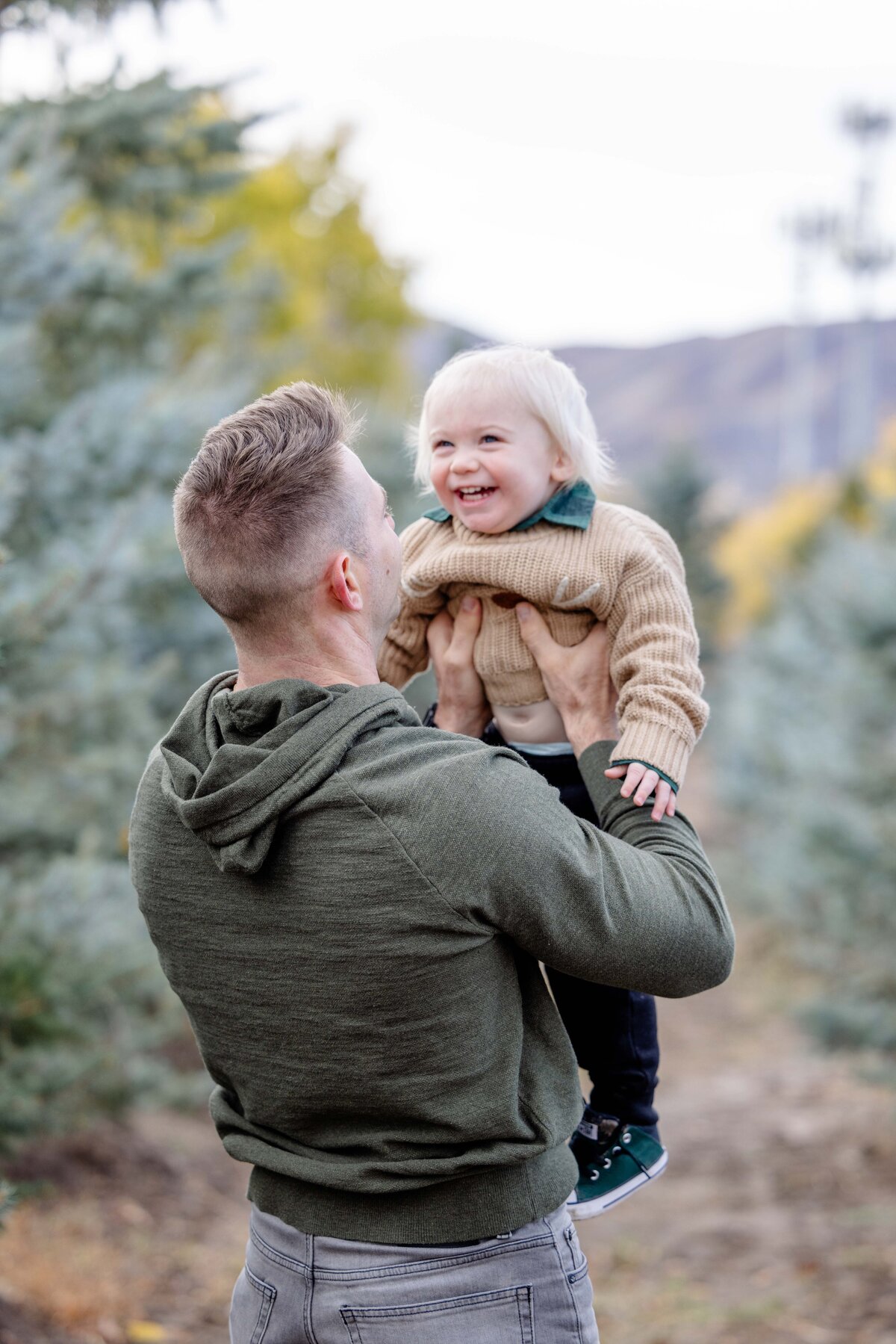 Utah-County-UT-Christmas-Tree-Farm-Mini-Session-Magnolia-and-Grace-Photography-Co-AshbyilyinJ-# (1)-31