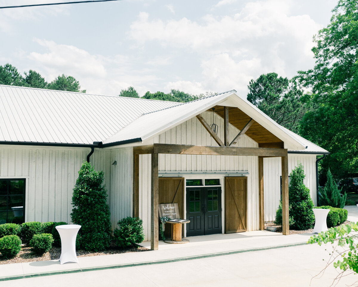 the white barn wedding venue in North Georgia.