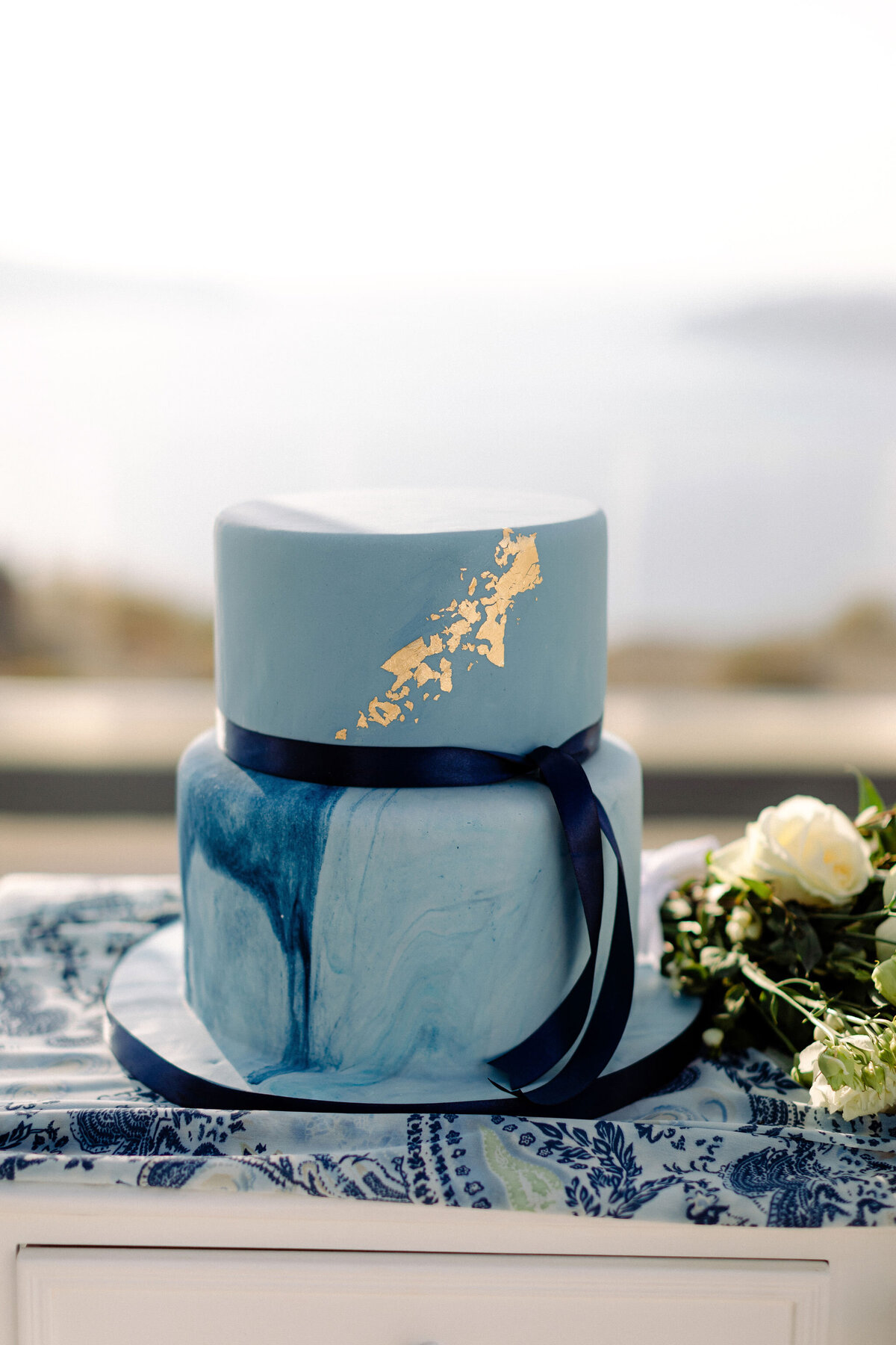 destination wedding santorini with baby blue details (42)