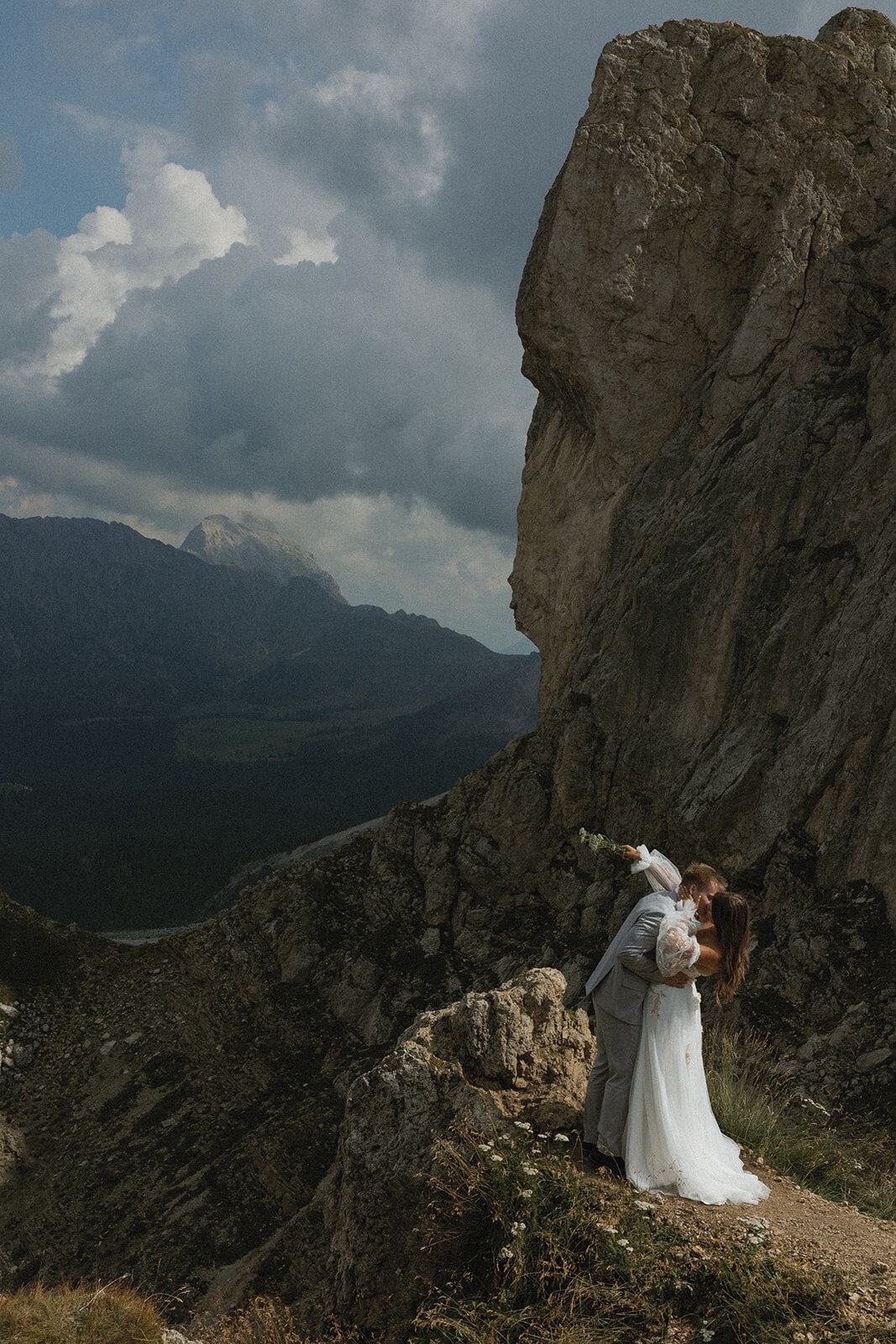 destination-wedding-elopement-photographer-italy-dolomites-seceda-documentary-tanya-davids-photo-film-103