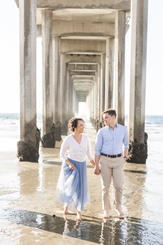 couple-walking-under-Scripps-Pier-San-Diego