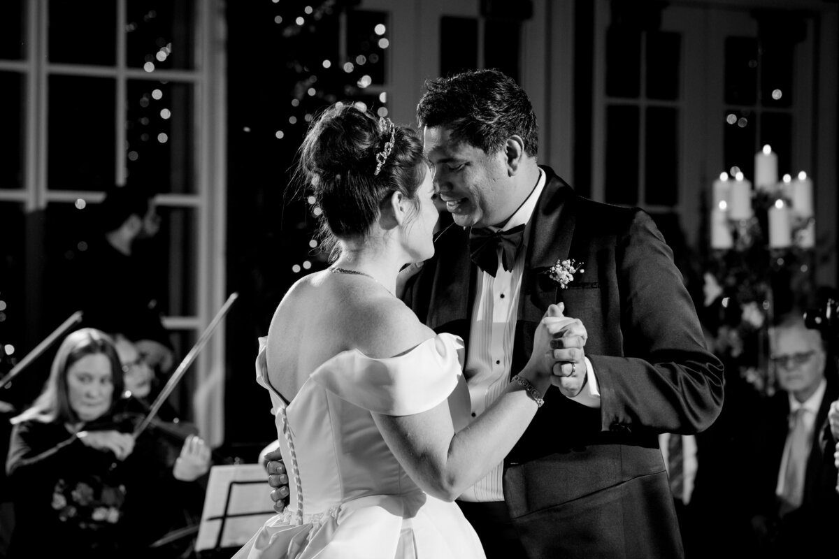 Oh Niki Occasions Wedding at Central Park Boathouse, Christmas in NYC, couple dancing, photographed by Bojan Hohnjec