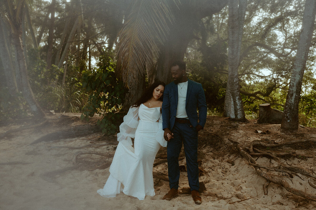 25hawaii elopement photography emilee setting photo oahu elopement packages