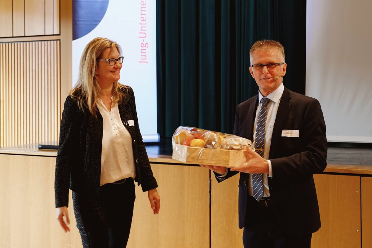 meralunastudio-werbeagentur-schweiz-zuerich-portfolio-jungunternehmerzentrum-flawil-martini-forum-2021 (13)