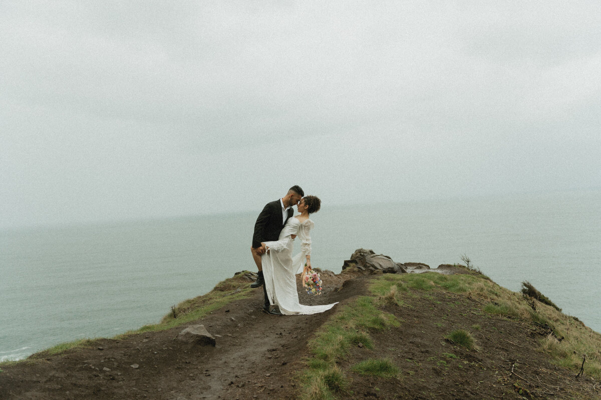 elopement oregon cliff - lizarrietaphotography-70