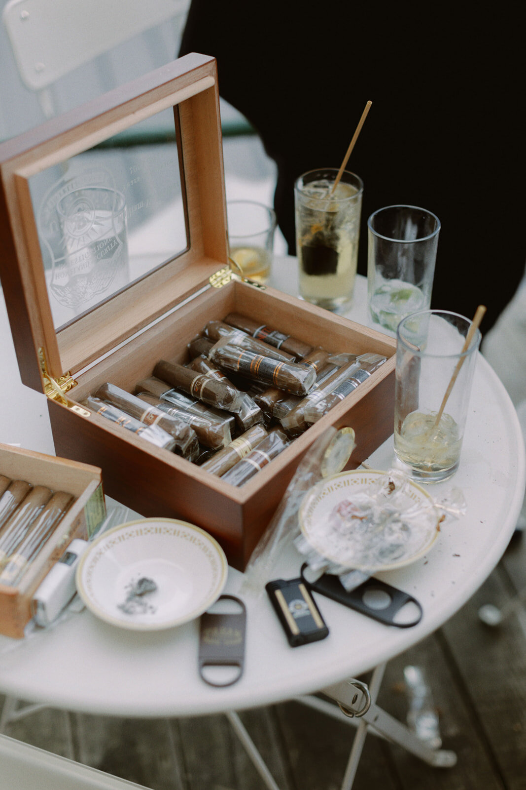 wedding-cocktail-hour-cigars