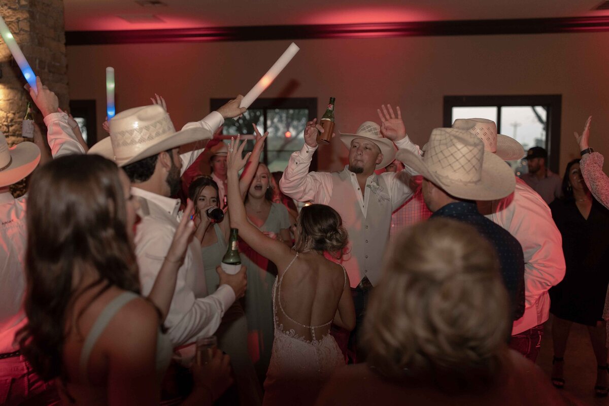 Dakota&Hope'sSneakPeeks-courtneyagaryphotography-52