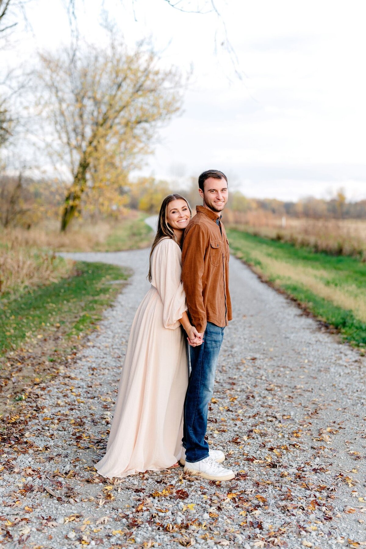 fall-couple-shoot-holding-hands