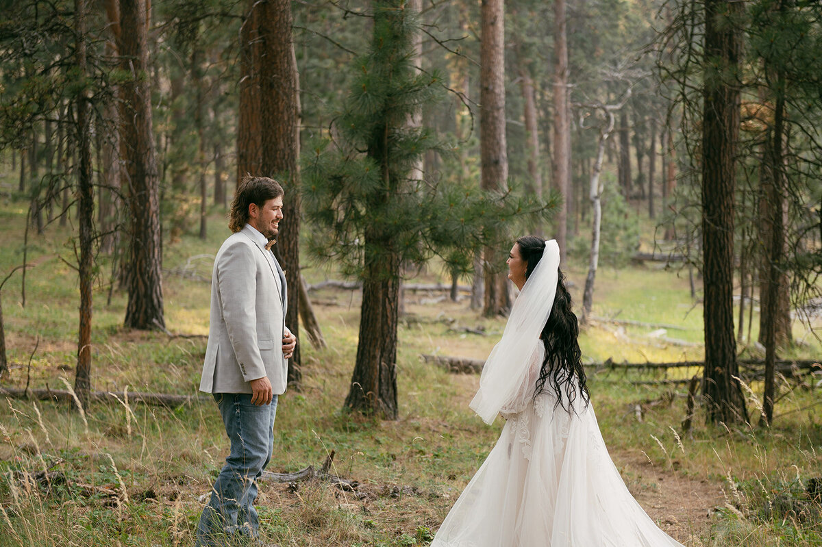 presley-gray-photo-wild-horse-montana-elopement-8774