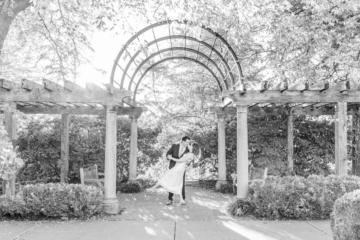 AultParkCincinnatiEnagementSessionPhotography-19
