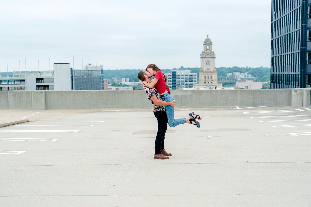 romantic-rooftop-hug-city-background