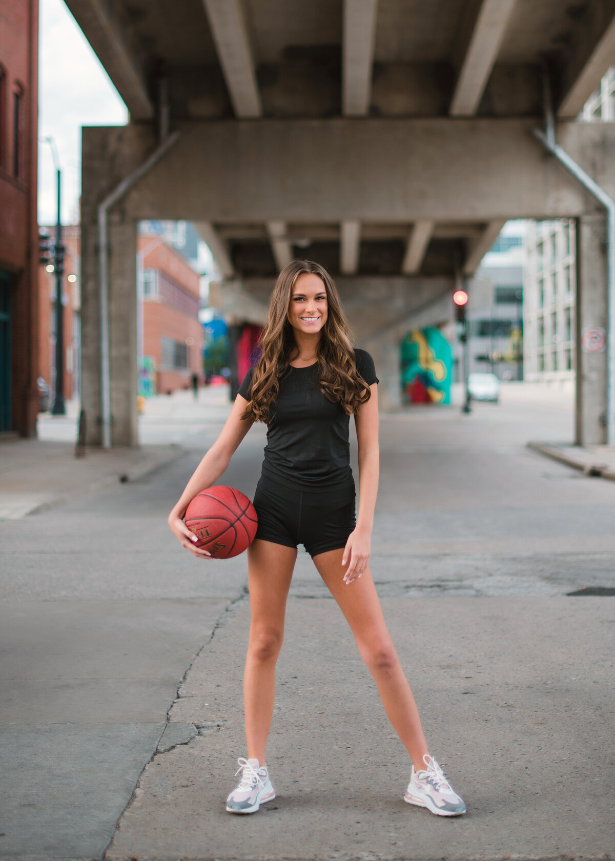 Des Moines-Iowa-Senior-Girl-Photographer-Theresa-Schumacher-Photography-Urban-Bridge-Athlete