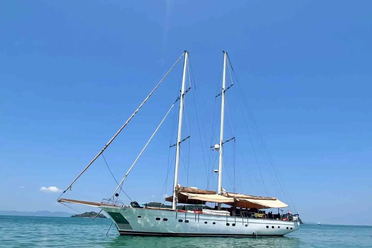 The Blue Luxury Yacht Thailand Sailing Exterior 2