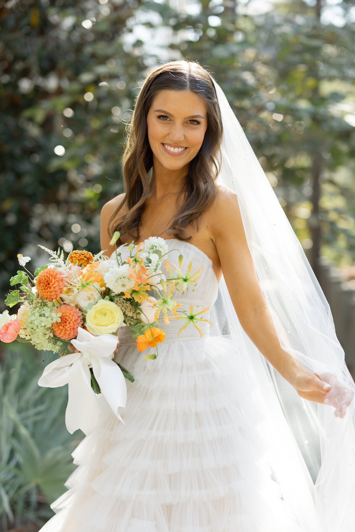 destination-wedding-bride-citrus-bouquet