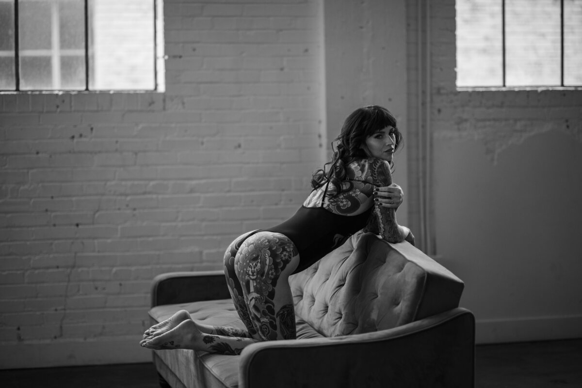 Artistic black-and-white boudoir photography emphasizing grace and strength.