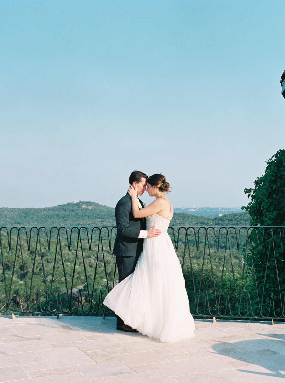 Villa Antonia - Austin Texas - Nick & Peri Pattie - Stephanie Michelle Photography - @stephaniemichellephotog-201