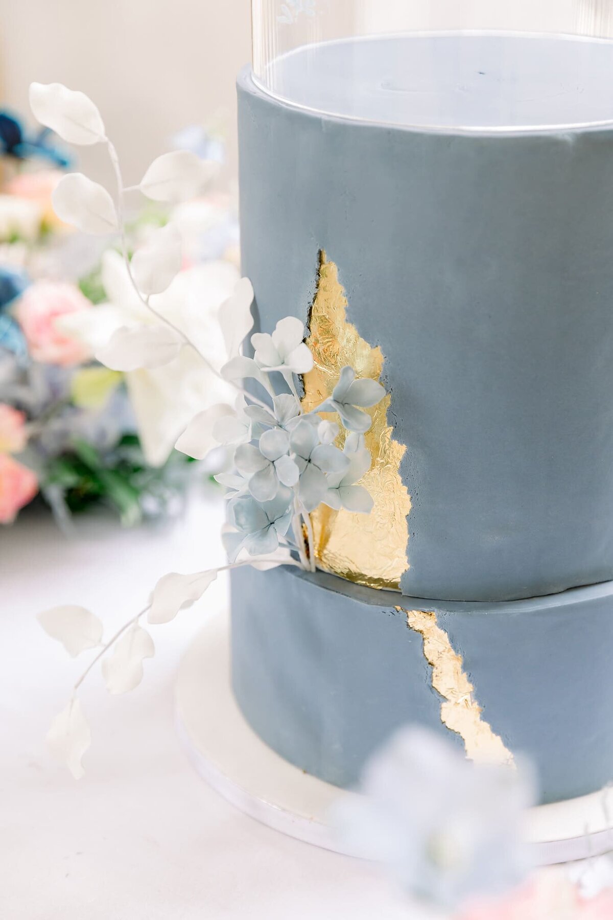 cake-design-wedding-nuances-bleus-et-art-floral