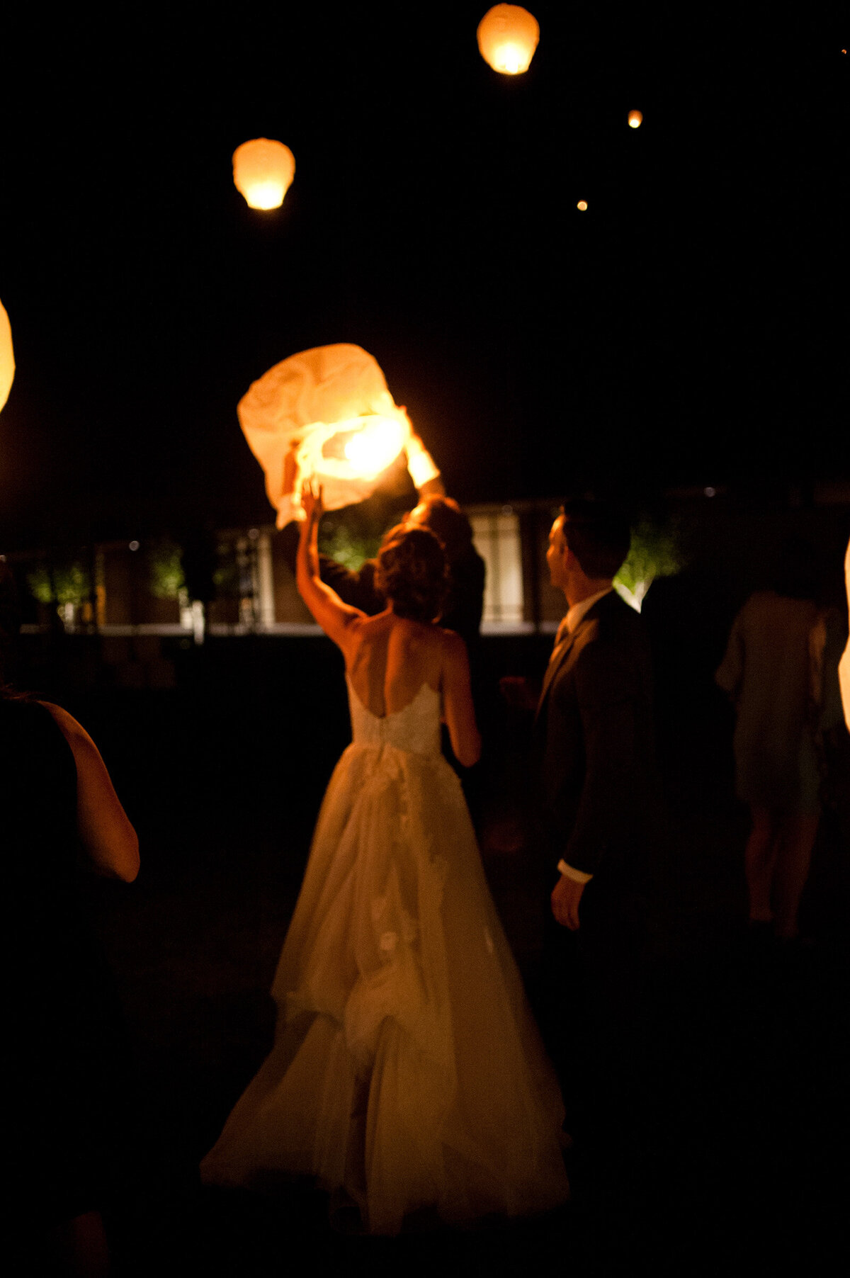 night sky lanterns at ponzi winery wedding