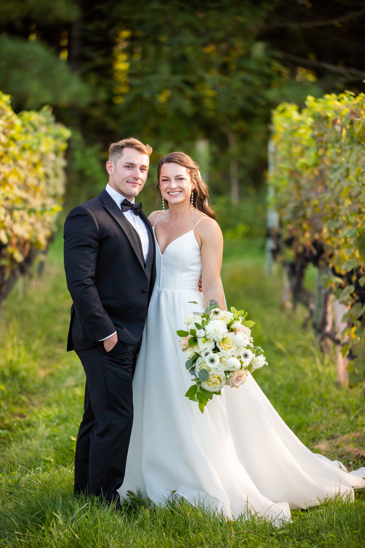 loudoun-studios-wedding-bluemont-blue-valley-vineyards-virginia00008