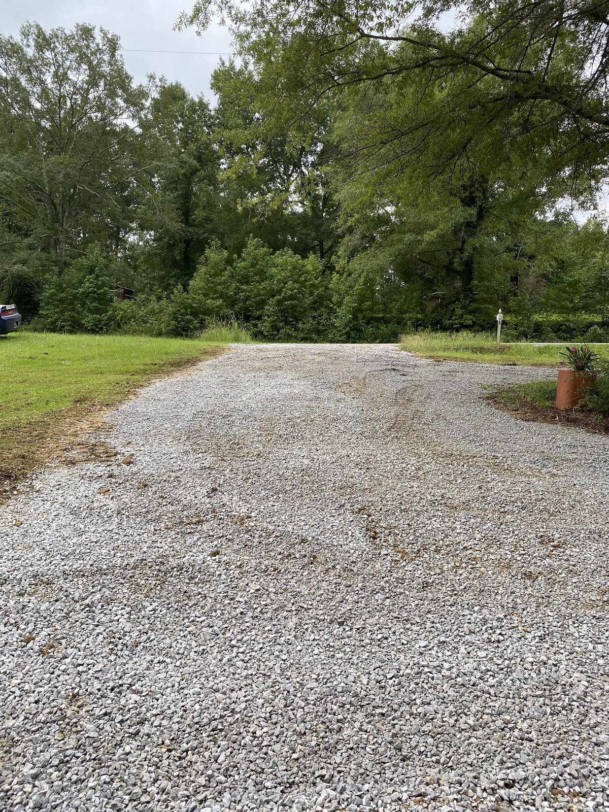 gravel-path-next-to-green-grass