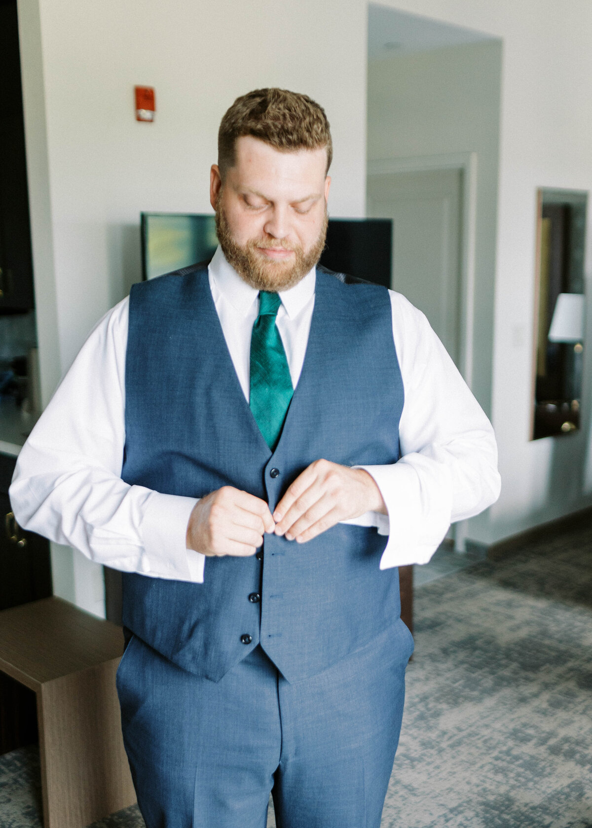 Huntingdon-Valley-Country-Club-Wedding-Groom-Getting-Ready_024