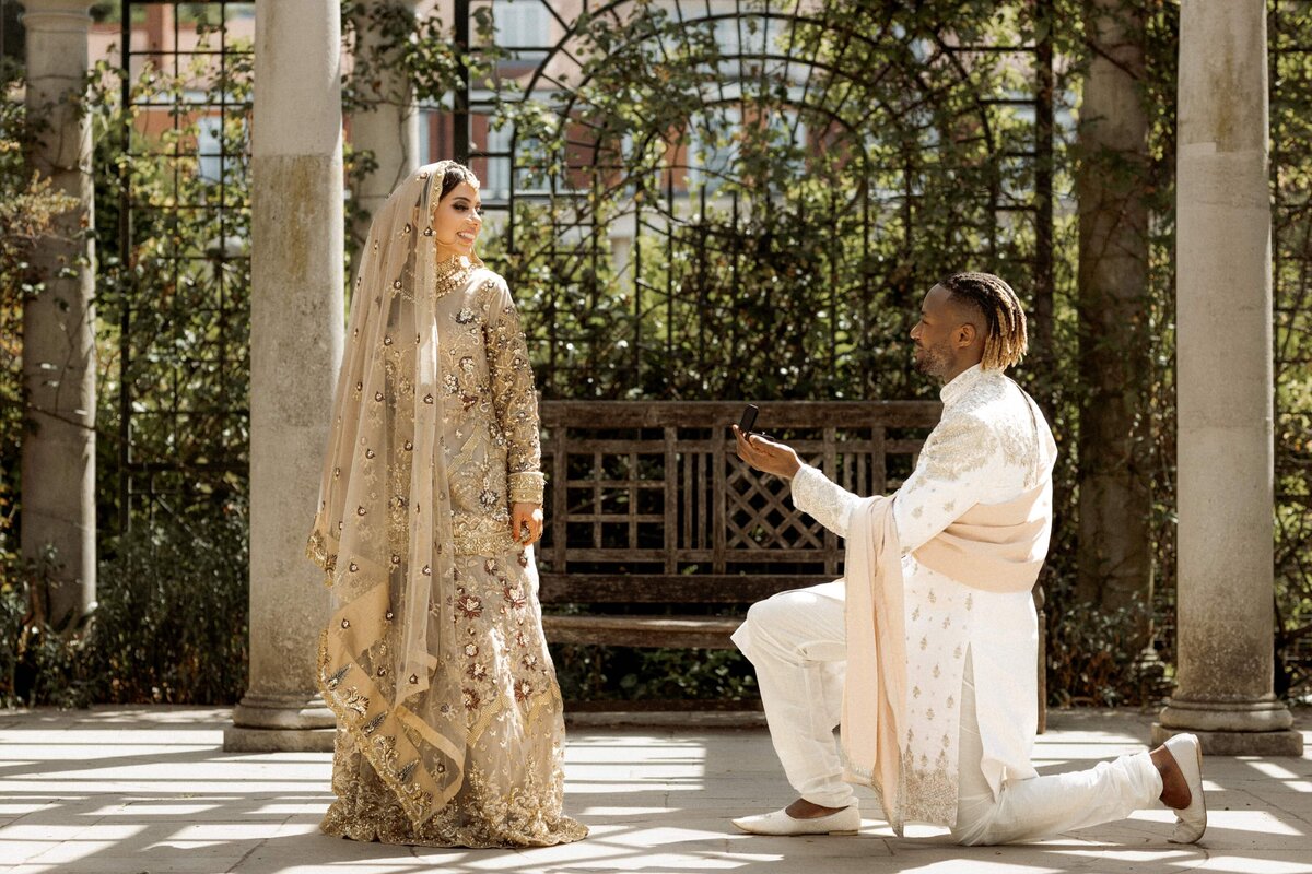 Surprise-proposal-photography-at-pergola-hills-garden-hampstead-heath-0678