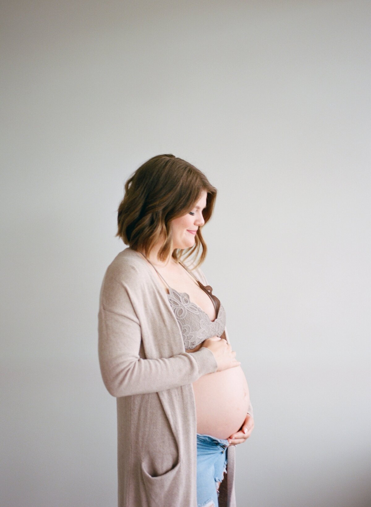 intimate matenrity photo photography studio in northern virginia