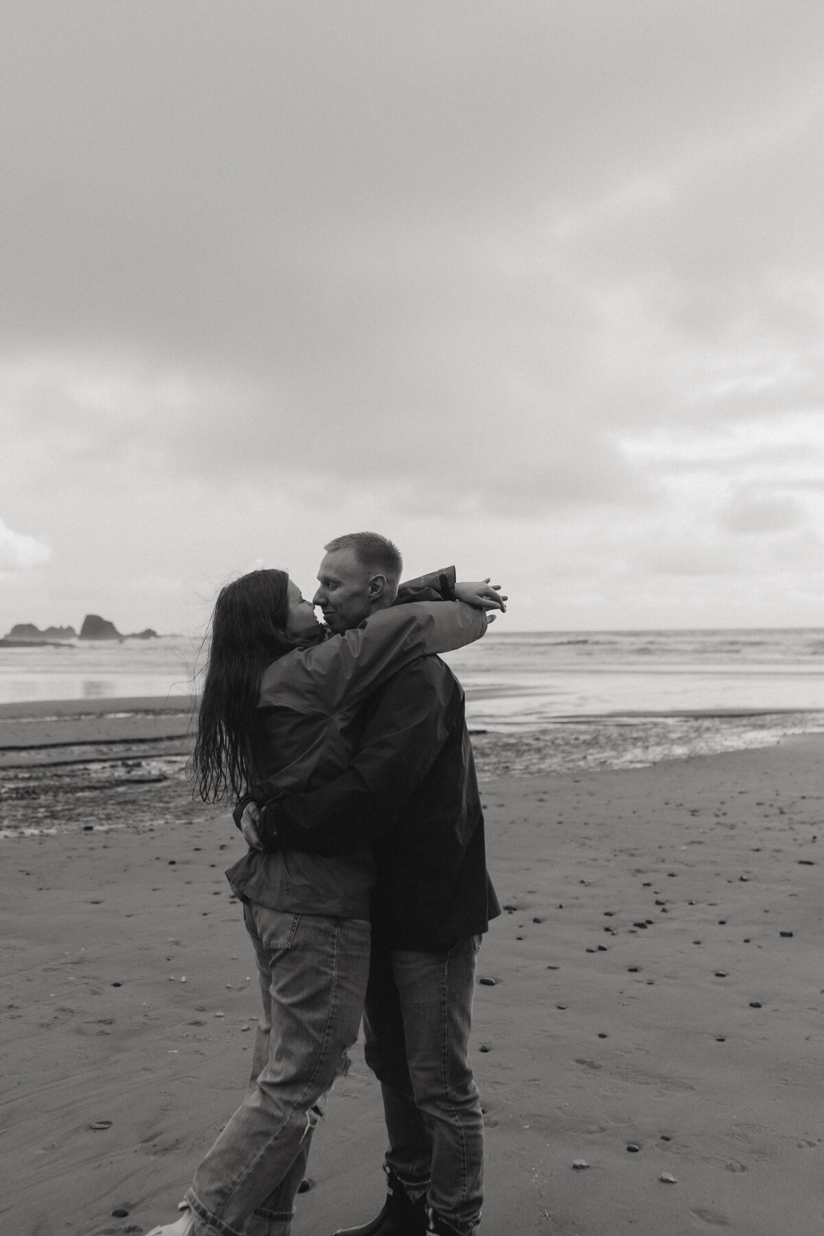 Oregon Coast Couples - lizarrietaphotography-42